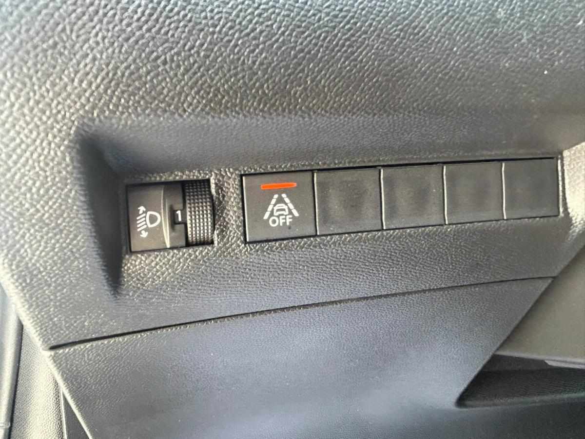 peugeot-208-1-2-puretech-2022-gasolina-1199cc