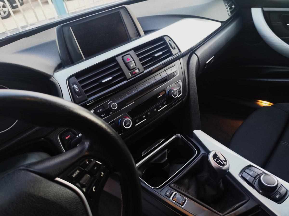 bmw-serie-3-318d-xdrive-2015-diesel-1995cc