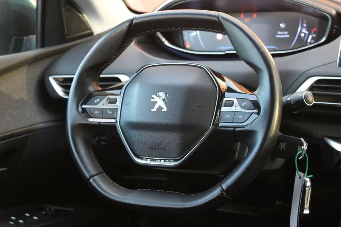 peugeot-5008-2018-diesel-1499cc