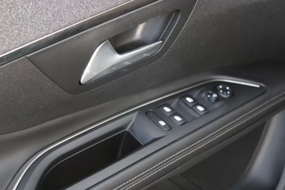 peugeot-5008-2018-diesel-1499cc