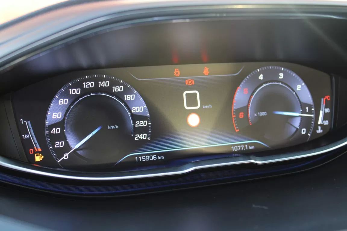 peugeot-5008-2018-diesel-1499cc