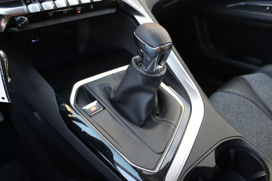 peugeot-5008-2018-diesel-1499cc