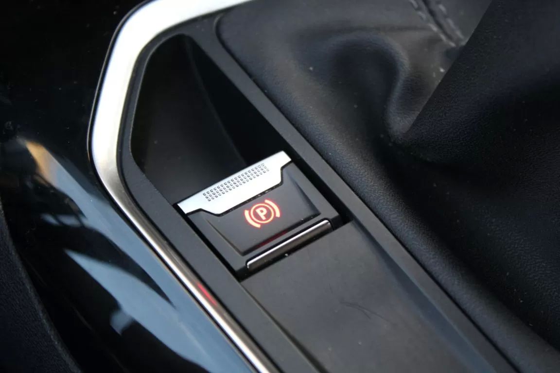 peugeot-5008-2018-diesel-1499cc