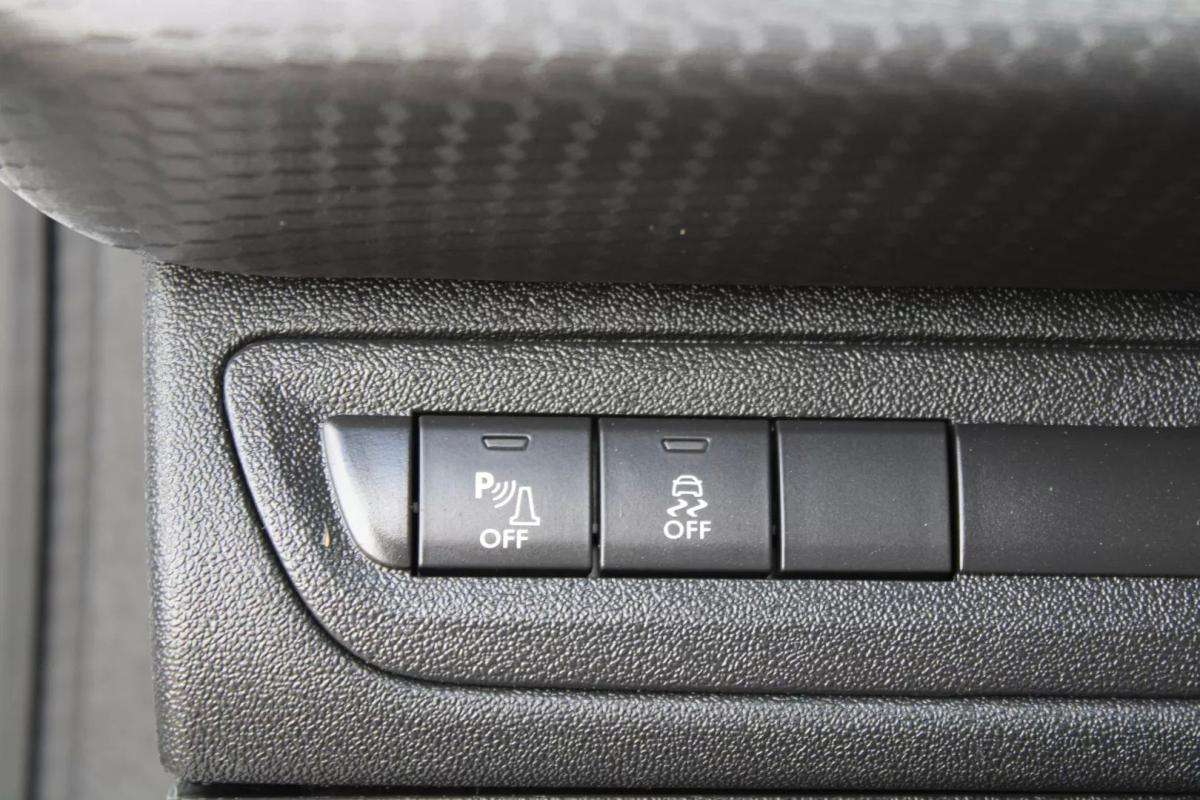 peugeot-208-2016-gasolina-1199cc