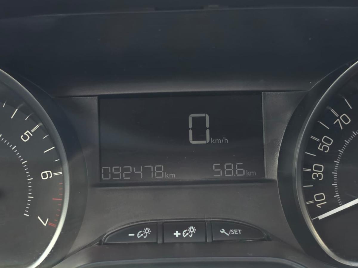peugeot-208-2019-gasolina-1199cc