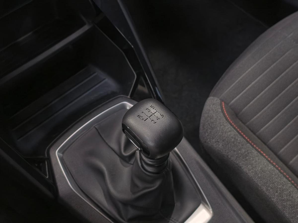 peugeot-2008-2021-gasolina-1199cc