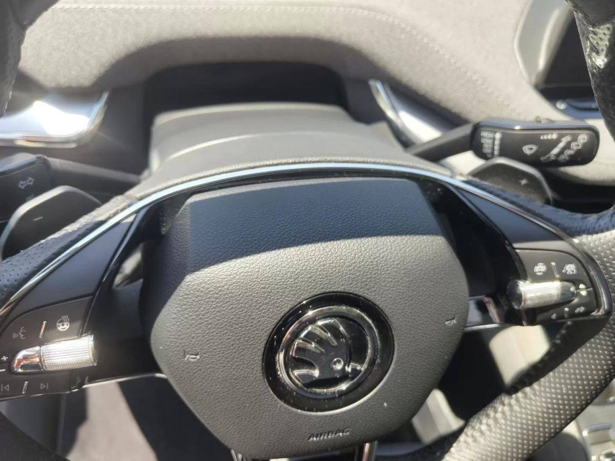 skoda-enyaq-2021-eletrico-200cc