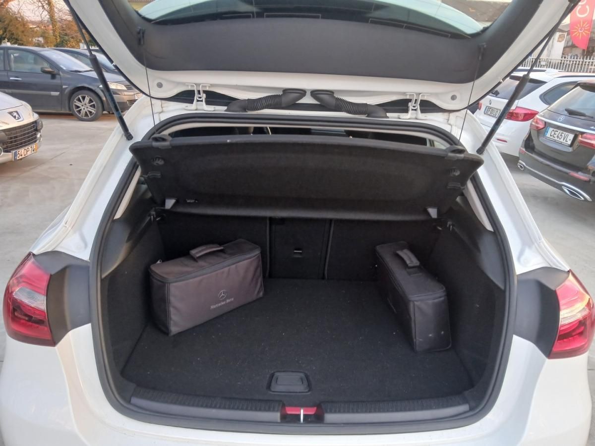 mercedes-benz-classe-a-2021-hibrido-1332cc