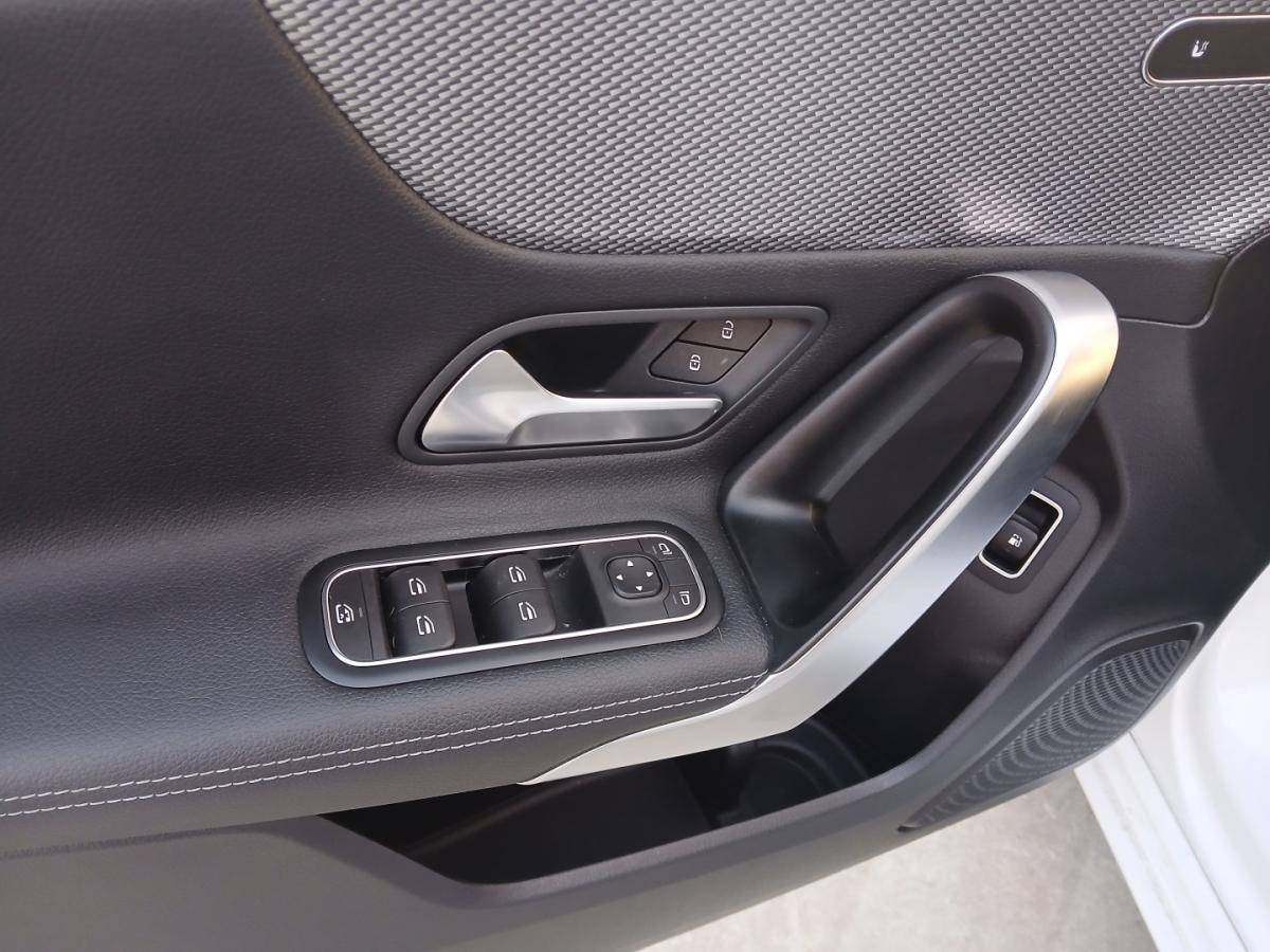 mercedes-benz-classe-a-2021-hibrido-1332cc