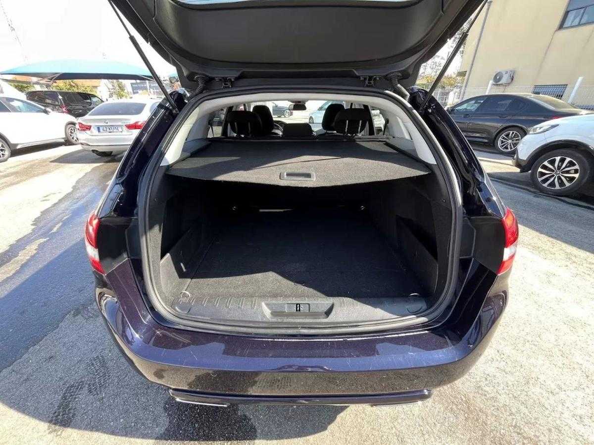 peugeot-308-sw-2018-diesel-1560cc