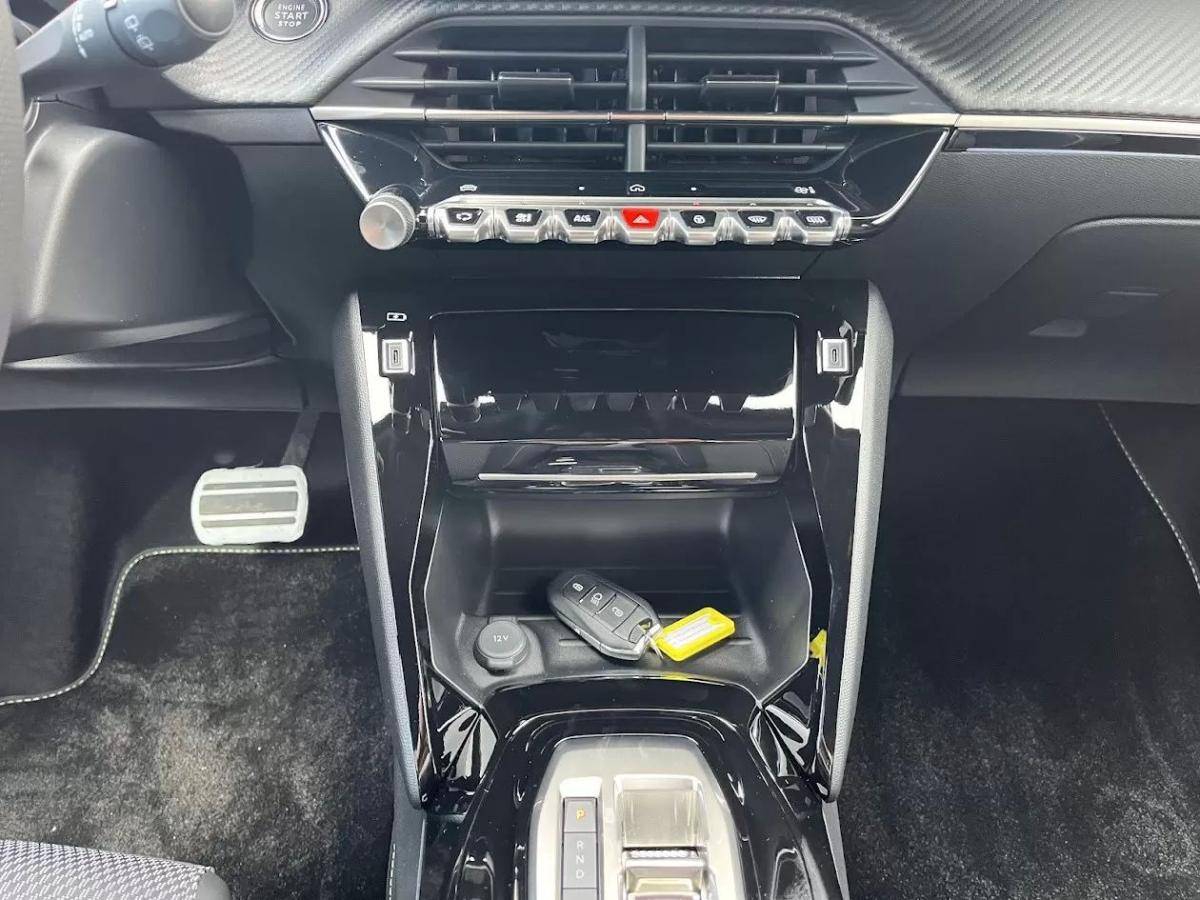 peugeot-e-2008-2025-eletrico-200cc