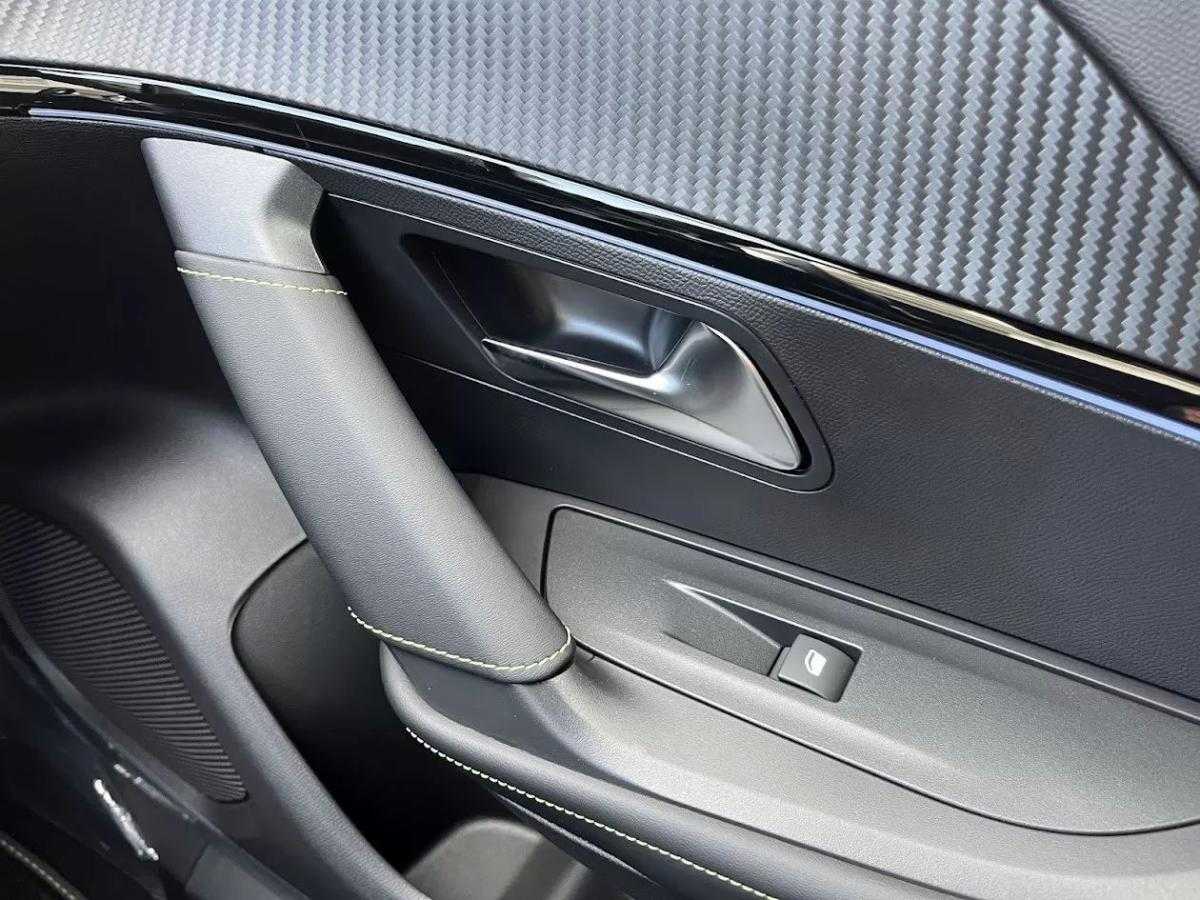 peugeot-e-2008-2025-eletrico-200cc