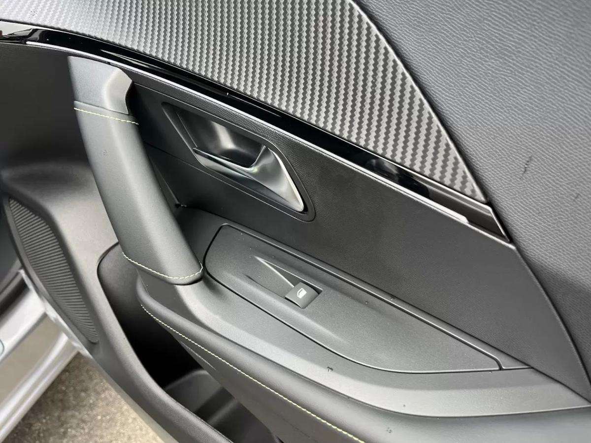 peugeot-e-2008-2025-eletrico-200cc
