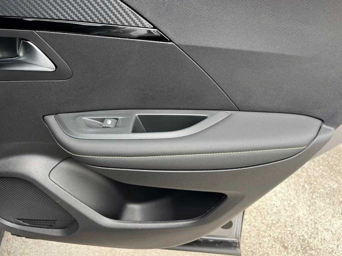 peugeot-e-2008-2025-eletrico-200cc