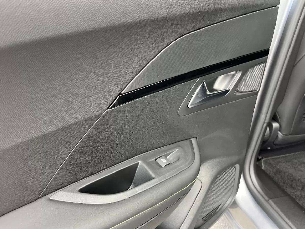 peugeot-e-2008-2025-eletrico-200cc