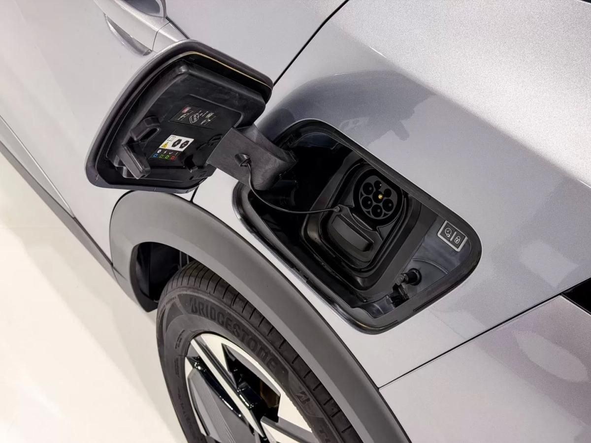 peugeot-e-2008-2025-eletrico-200cc