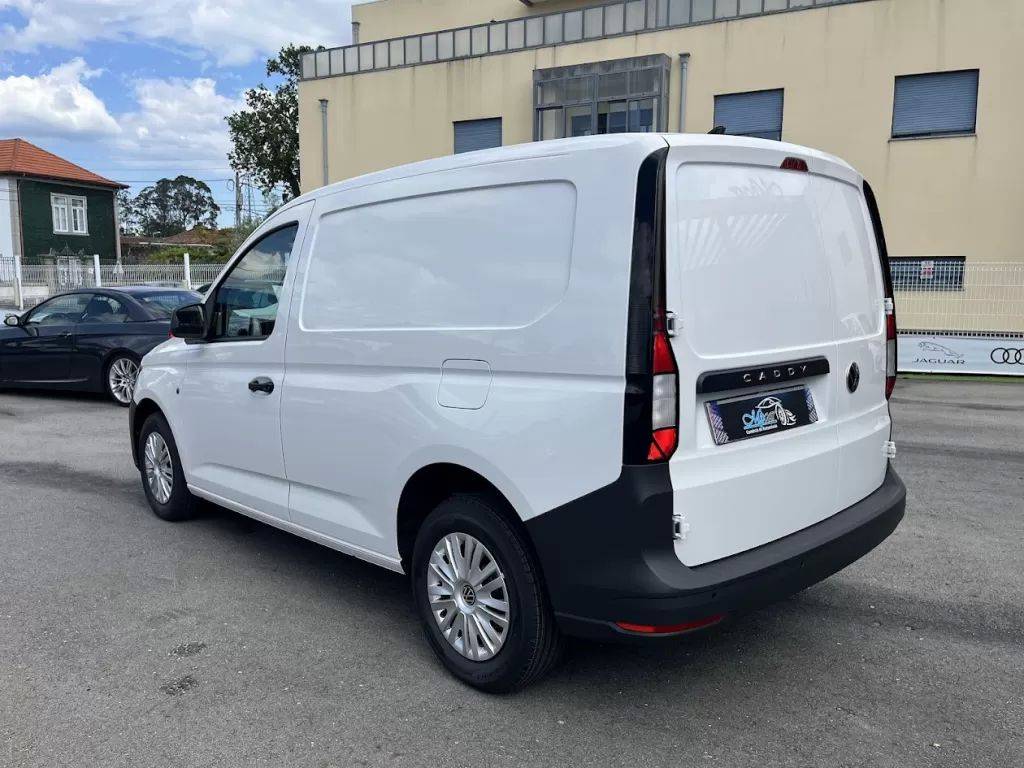 volkswagen-caddy-2025-diesel-2000cc
