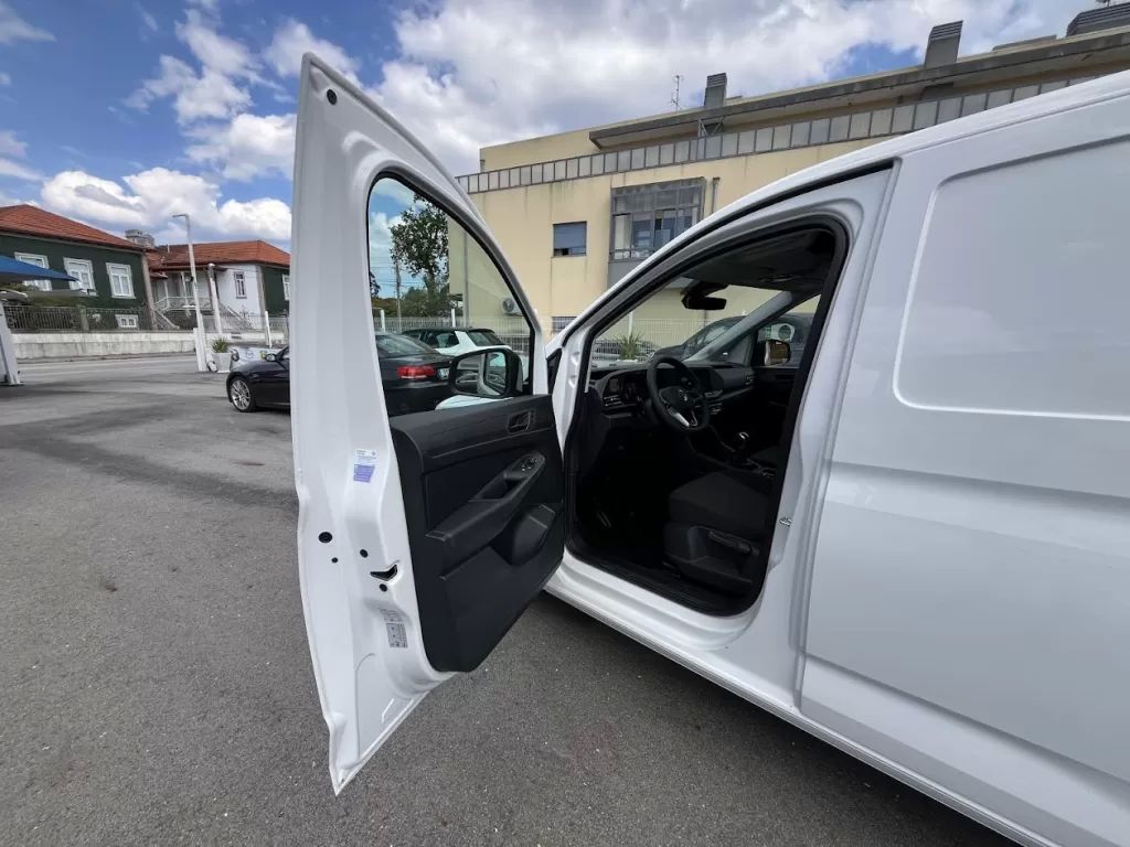 volkswagen-caddy-2025-diesel-2000cc