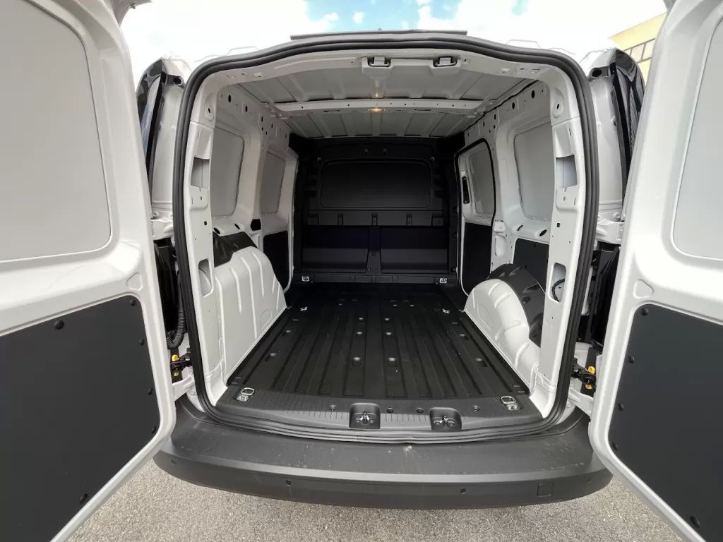 volkswagen-caddy-2025-diesel-2000cc