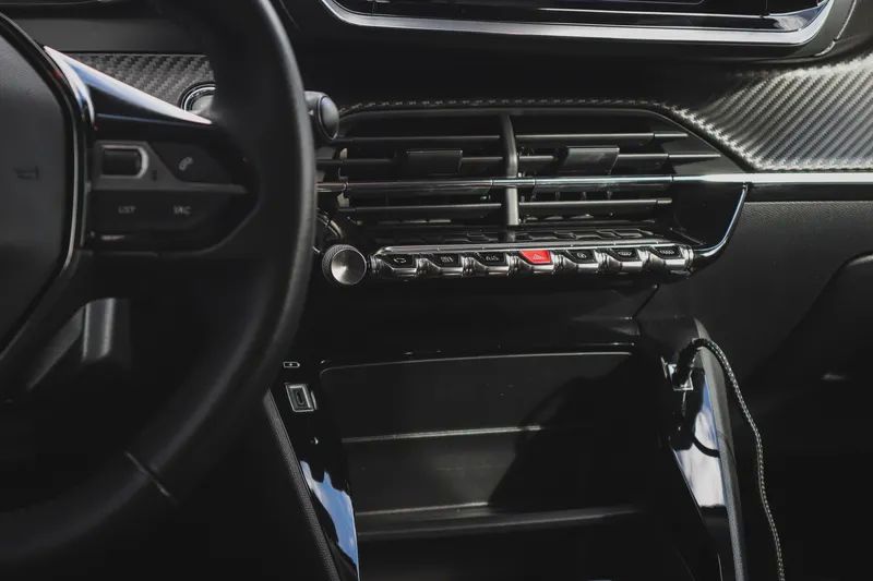 peugeot-e-2008-2021-eletrico-200cc
