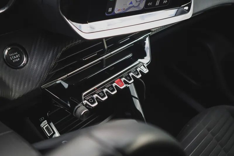 peugeot-e-2008-2021-eletrico-200cc