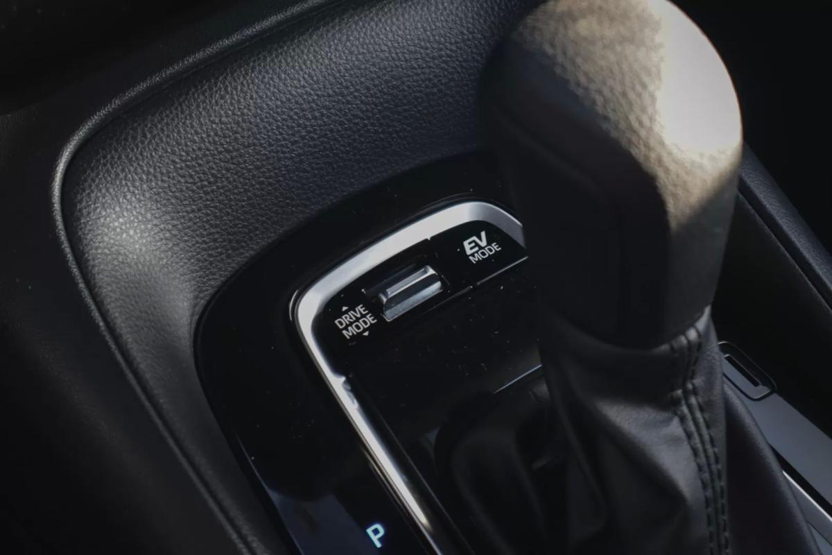 toyota-corolla-2023-hibrido-a-gasolina-1798cc