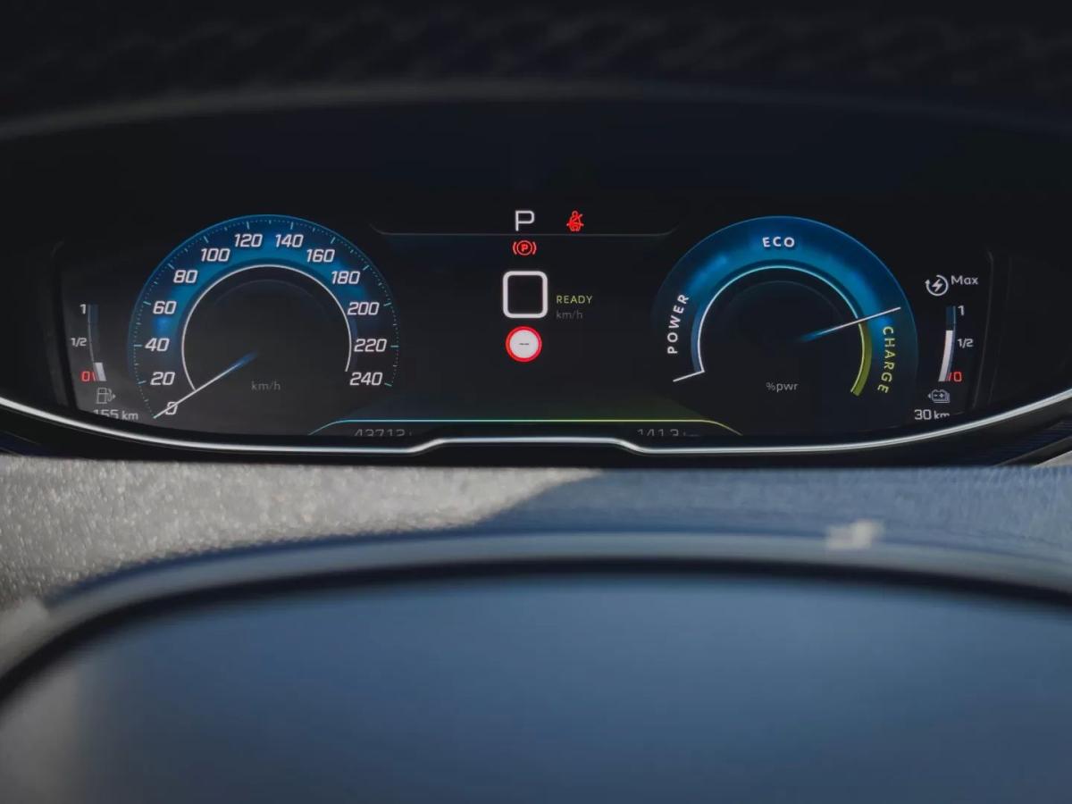 peugeot-3008-2023-hibrido-1598cc