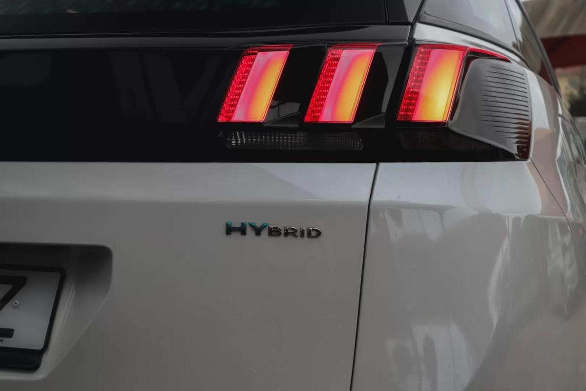 peugeot-3008-2023-hibrido-1598cc