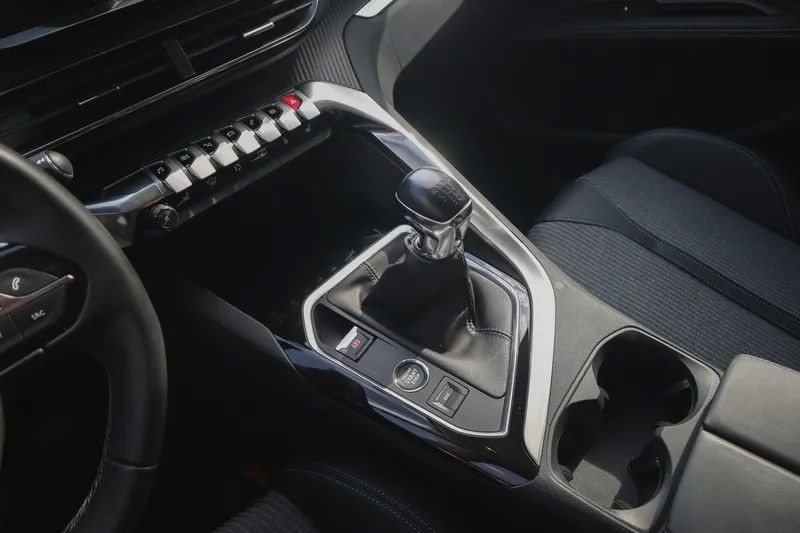 peugeot-5008-2022-gasolina-1199cc