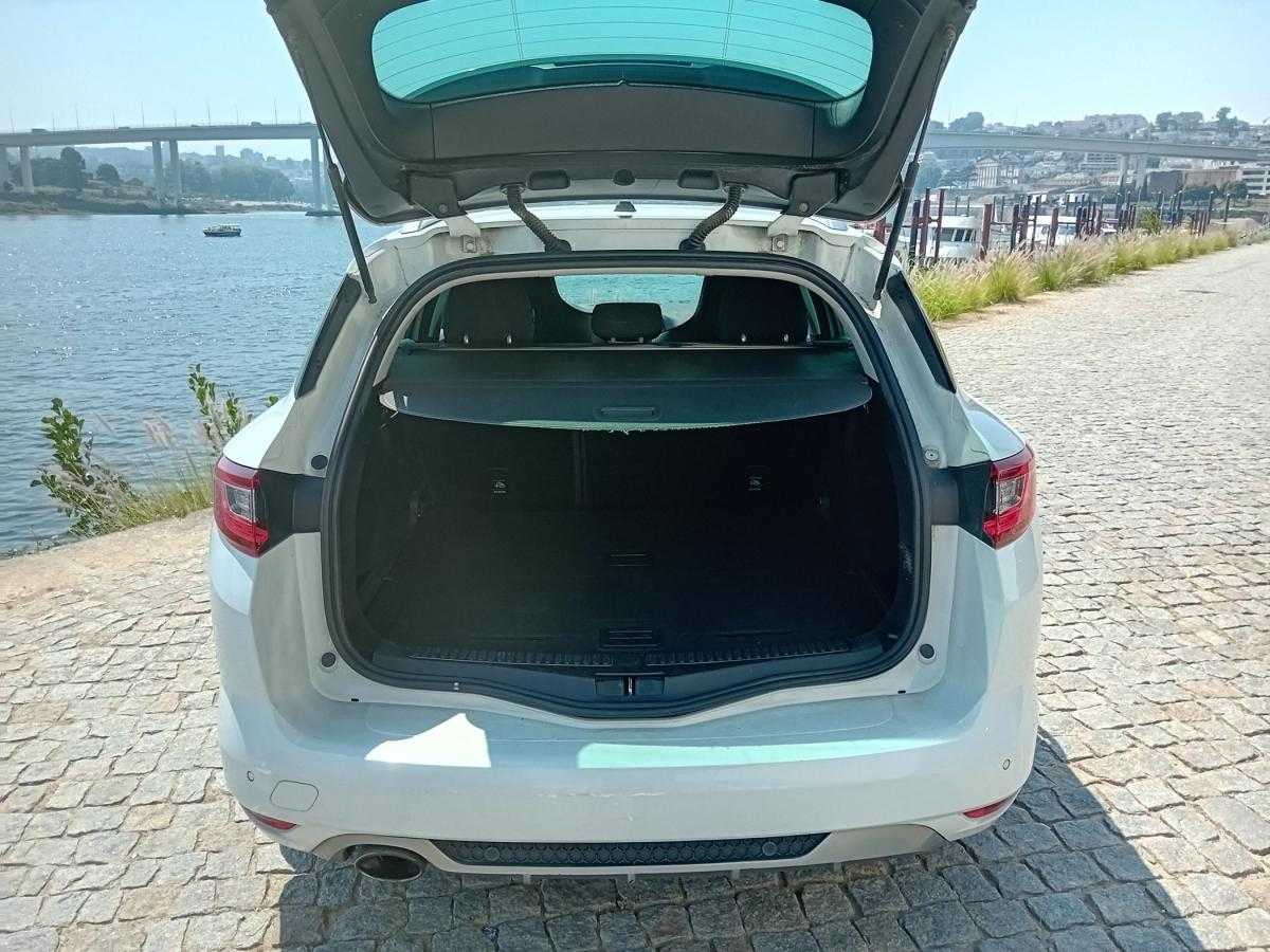 renault-megane-sport-tourer-2017-diesel-1461cc