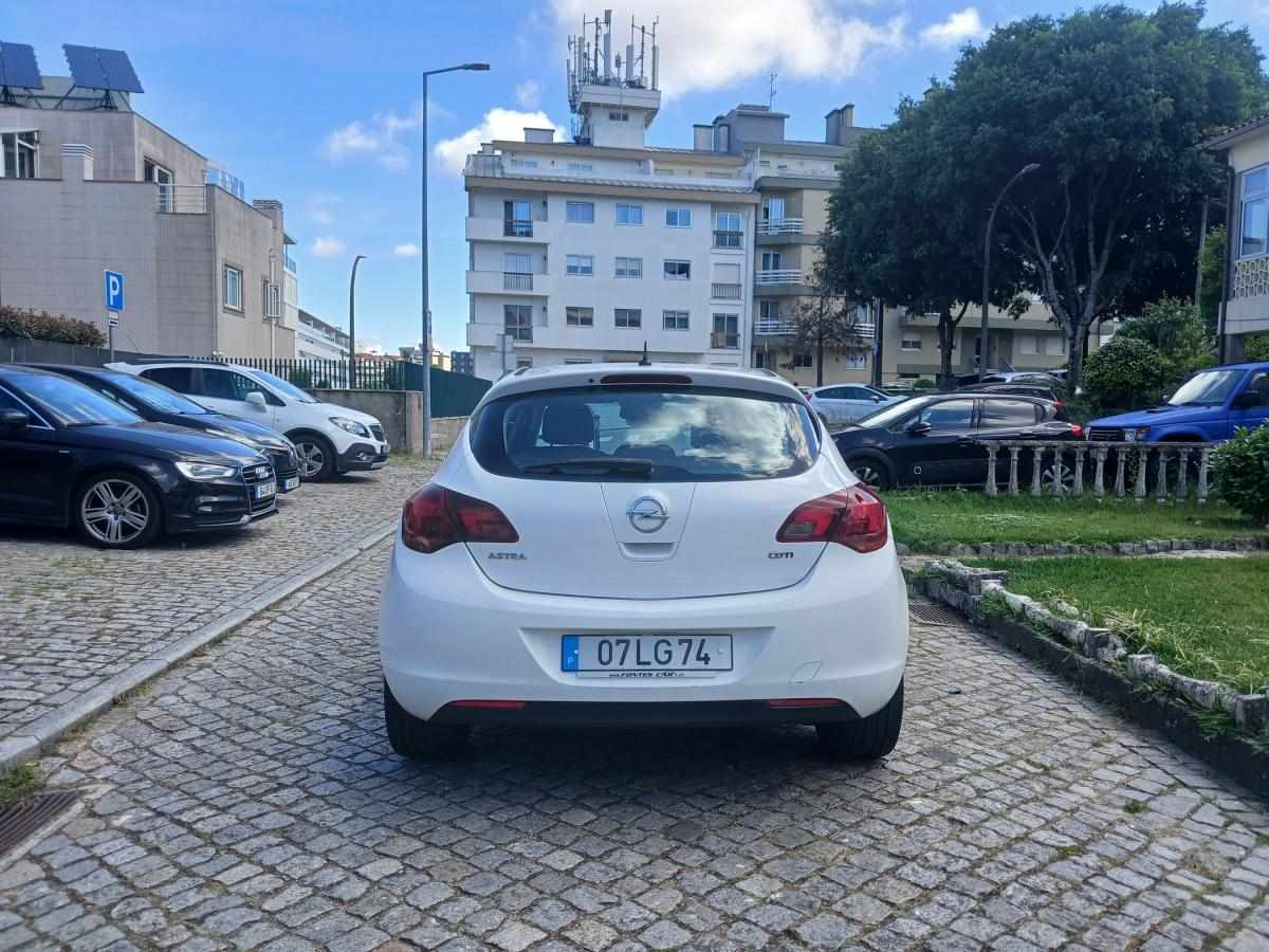 opel-astra-2011-diesel-1686cc