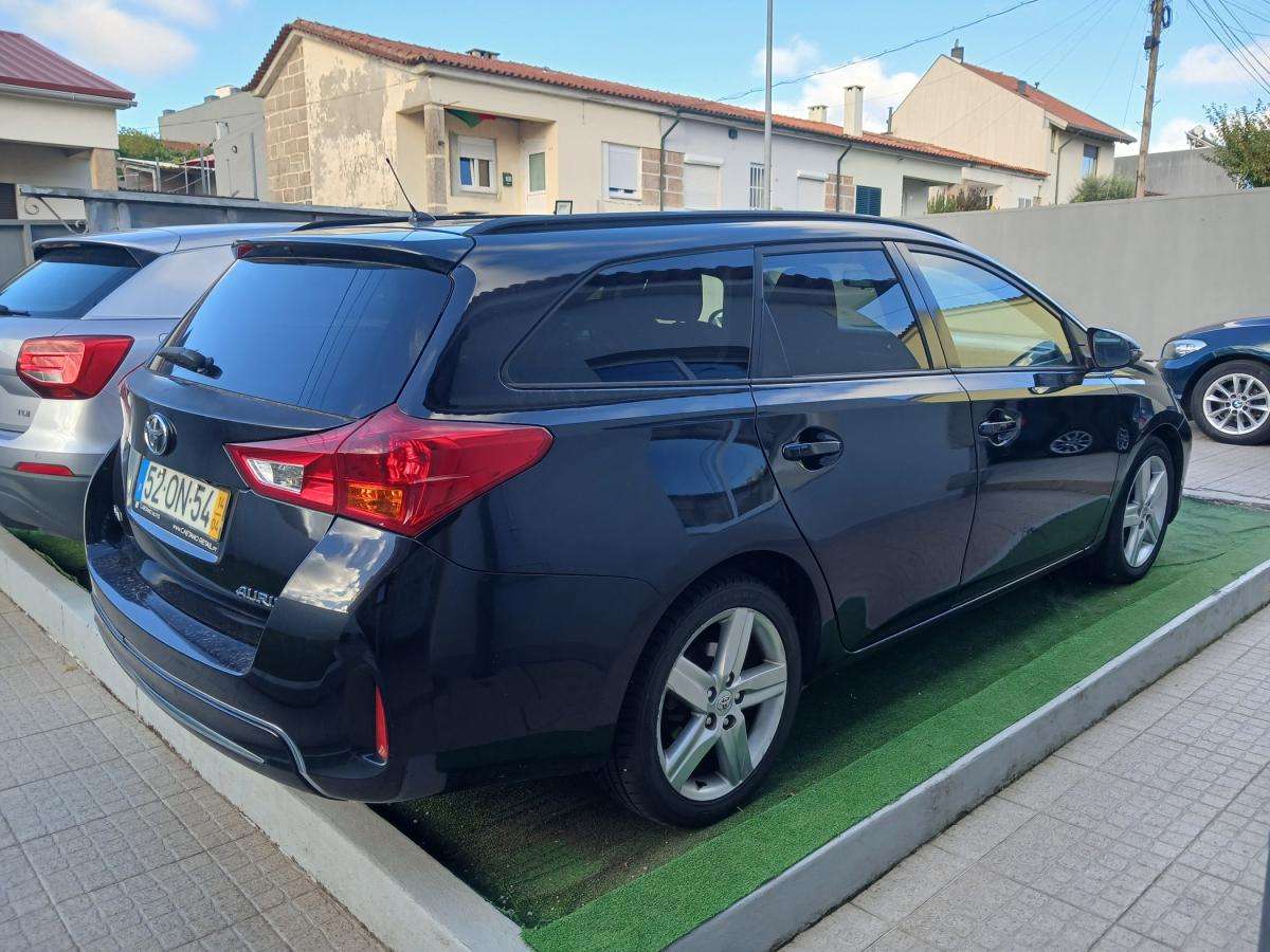 toyota-auris-touring-sports-2014-diesel-1364cc