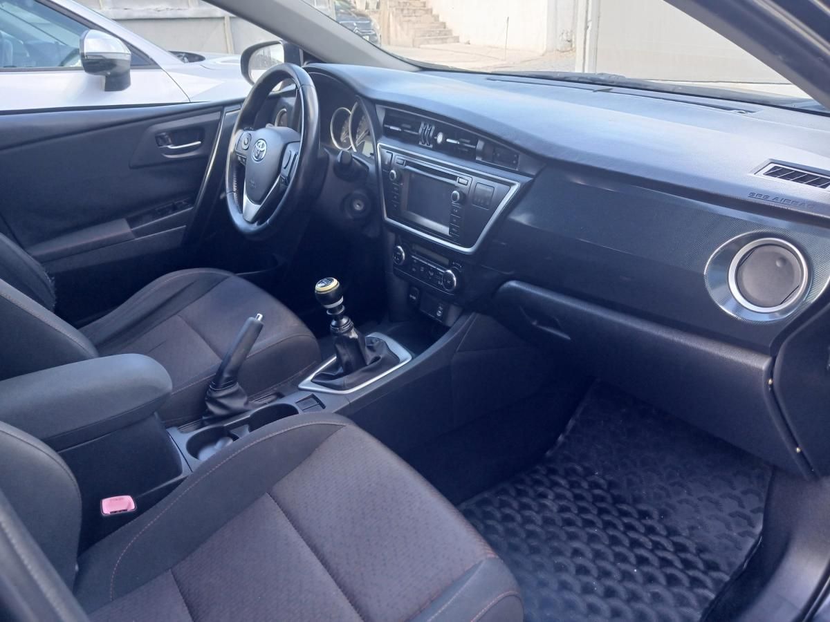 toyota-auris-touring-sports-2014-diesel-1364cc