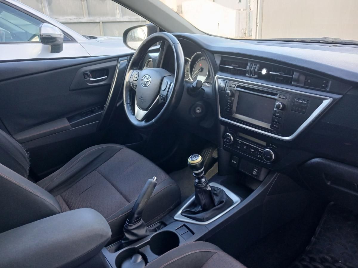 toyota-auris-touring-sports-2014-diesel-1364cc