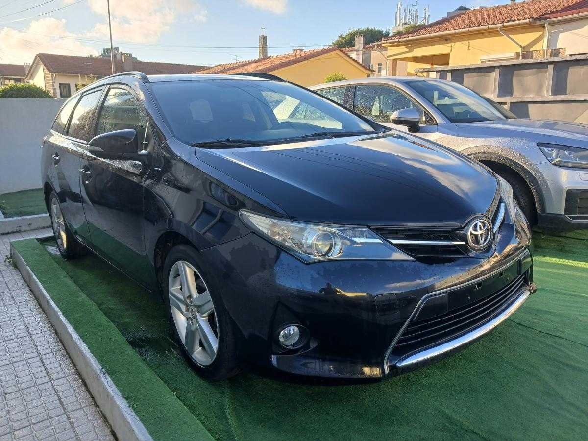 toyota-auris-touring-sports-2014-diesel-1364cc