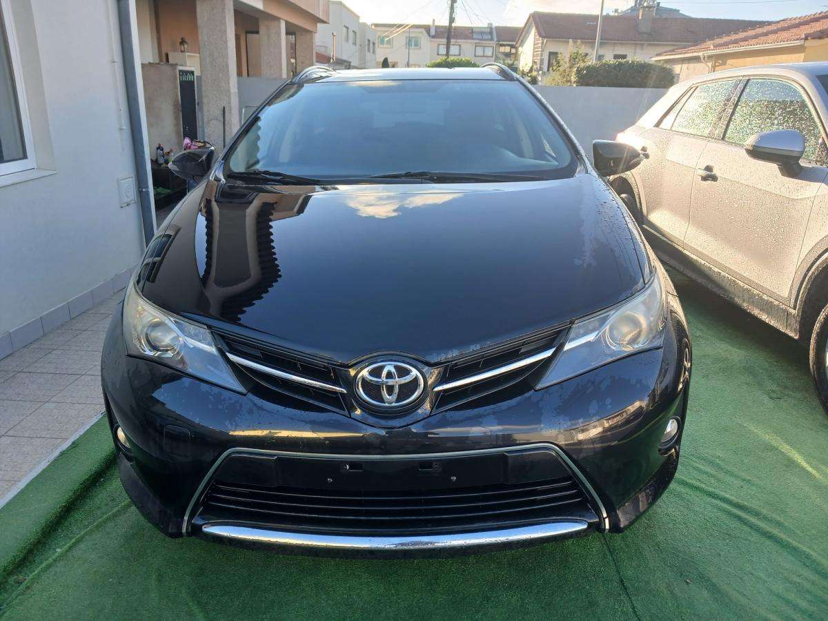 toyota-auris-touring-sports-2014-diesel-1364cc