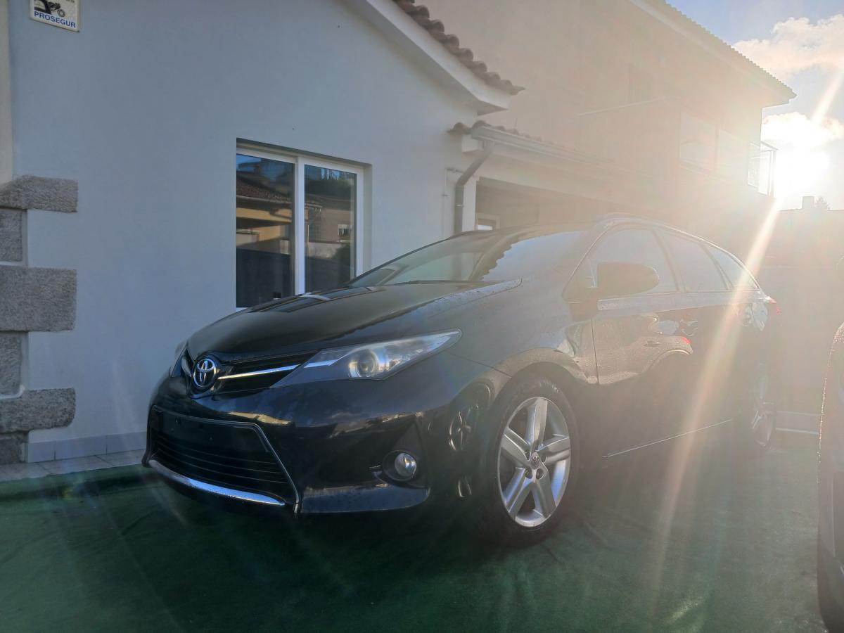 toyota-auris-touring-sports-2014-diesel-1364cc