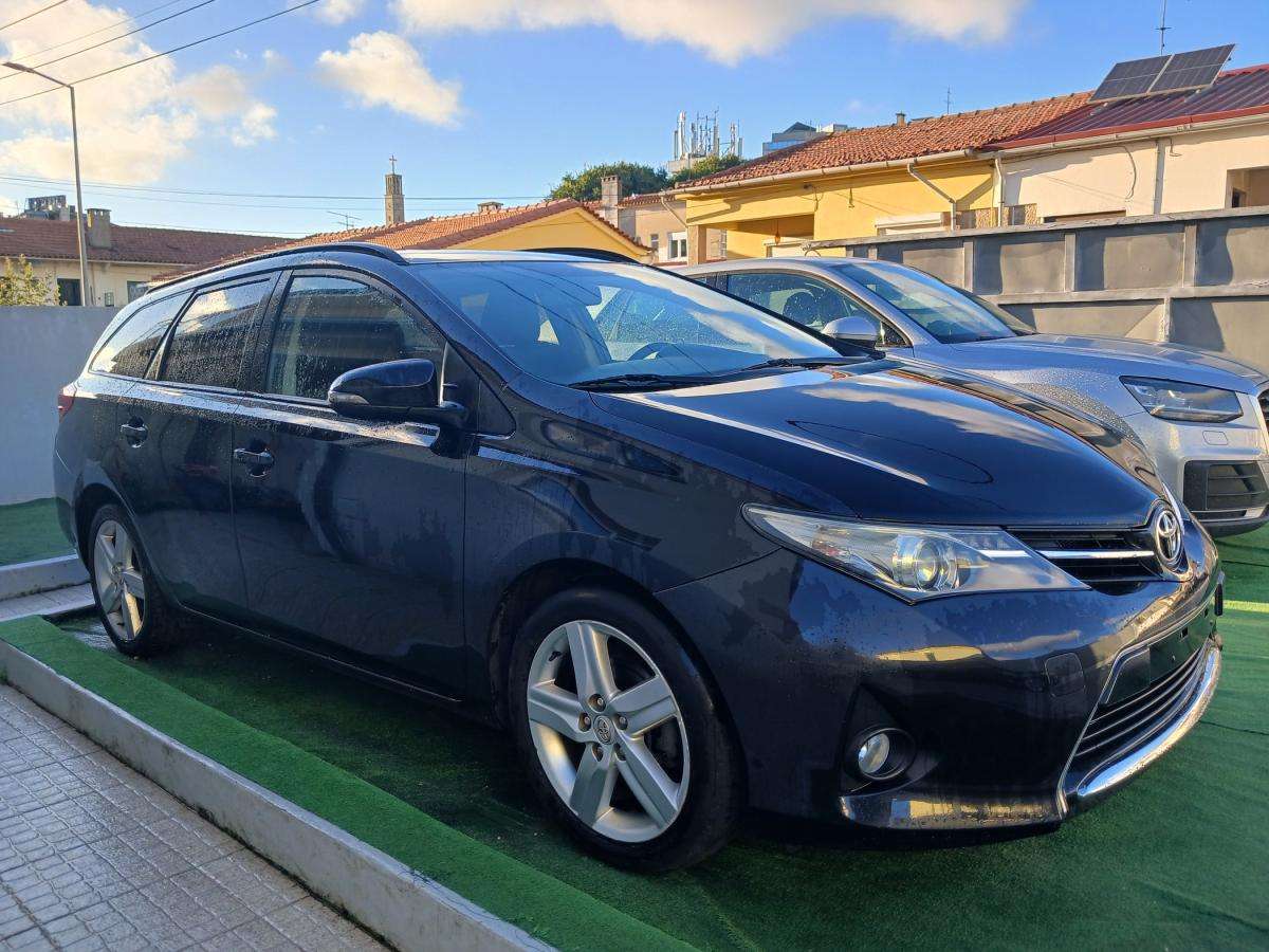toyota-auris-touring-sports-2014-diesel-1364cc