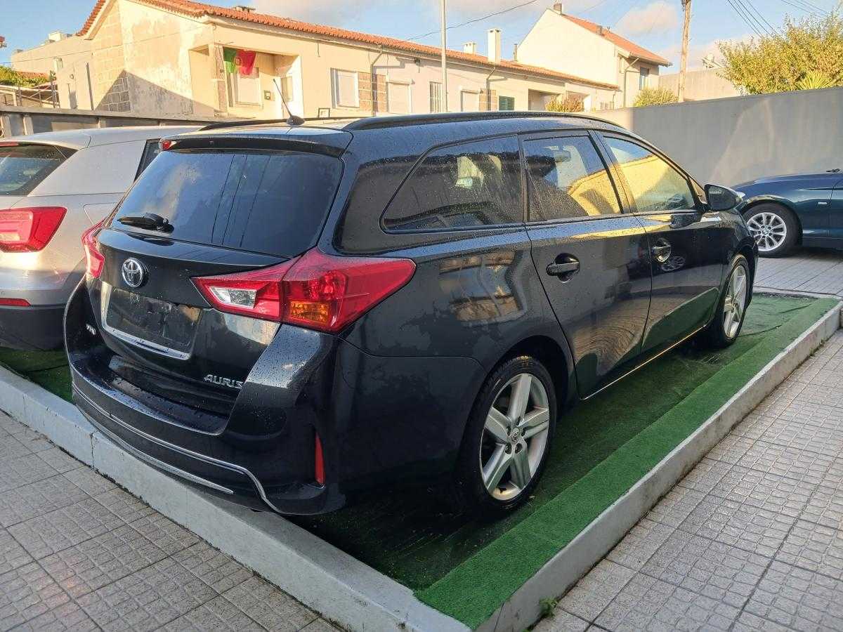 toyota-auris-touring-sports-2014-diesel-1364cc
