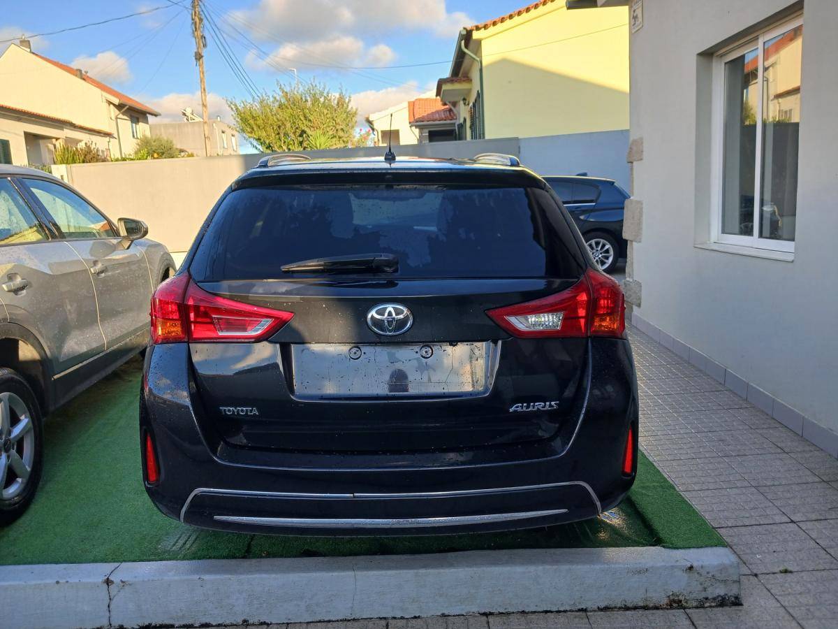 toyota-auris-touring-sports-2014-diesel-1364cc