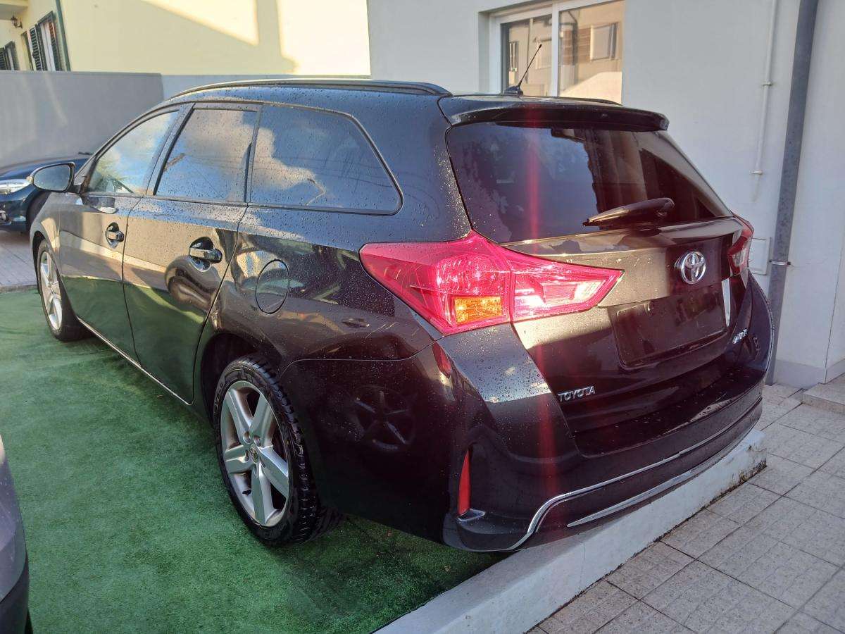 toyota-auris-touring-sports-2014-diesel-1364cc