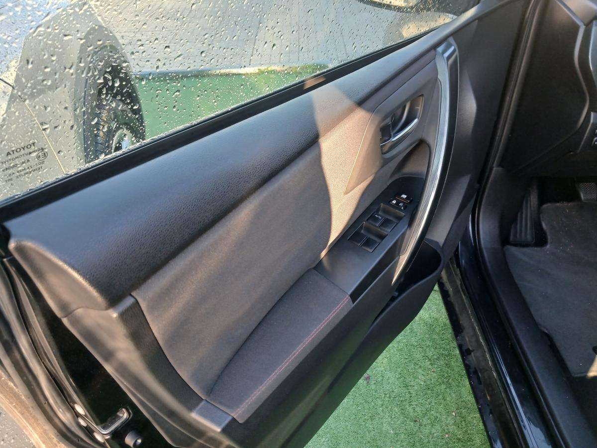 toyota-auris-touring-sports-2014-diesel-1364cc