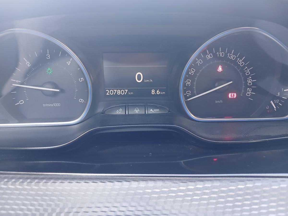 peugeot-2008-2016-diesel-1560cc