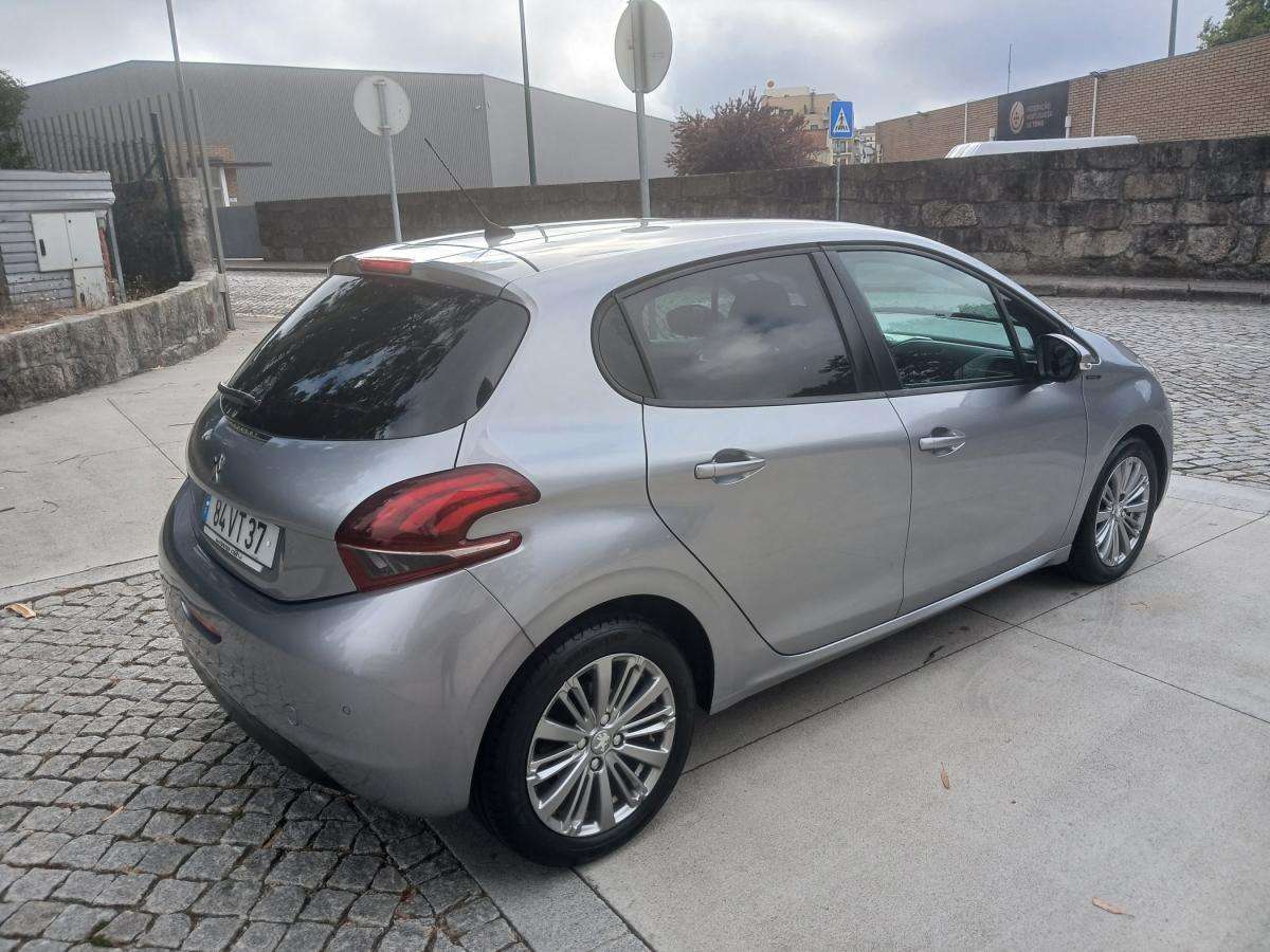 peugeot-208-2018-diesel-1499cc
