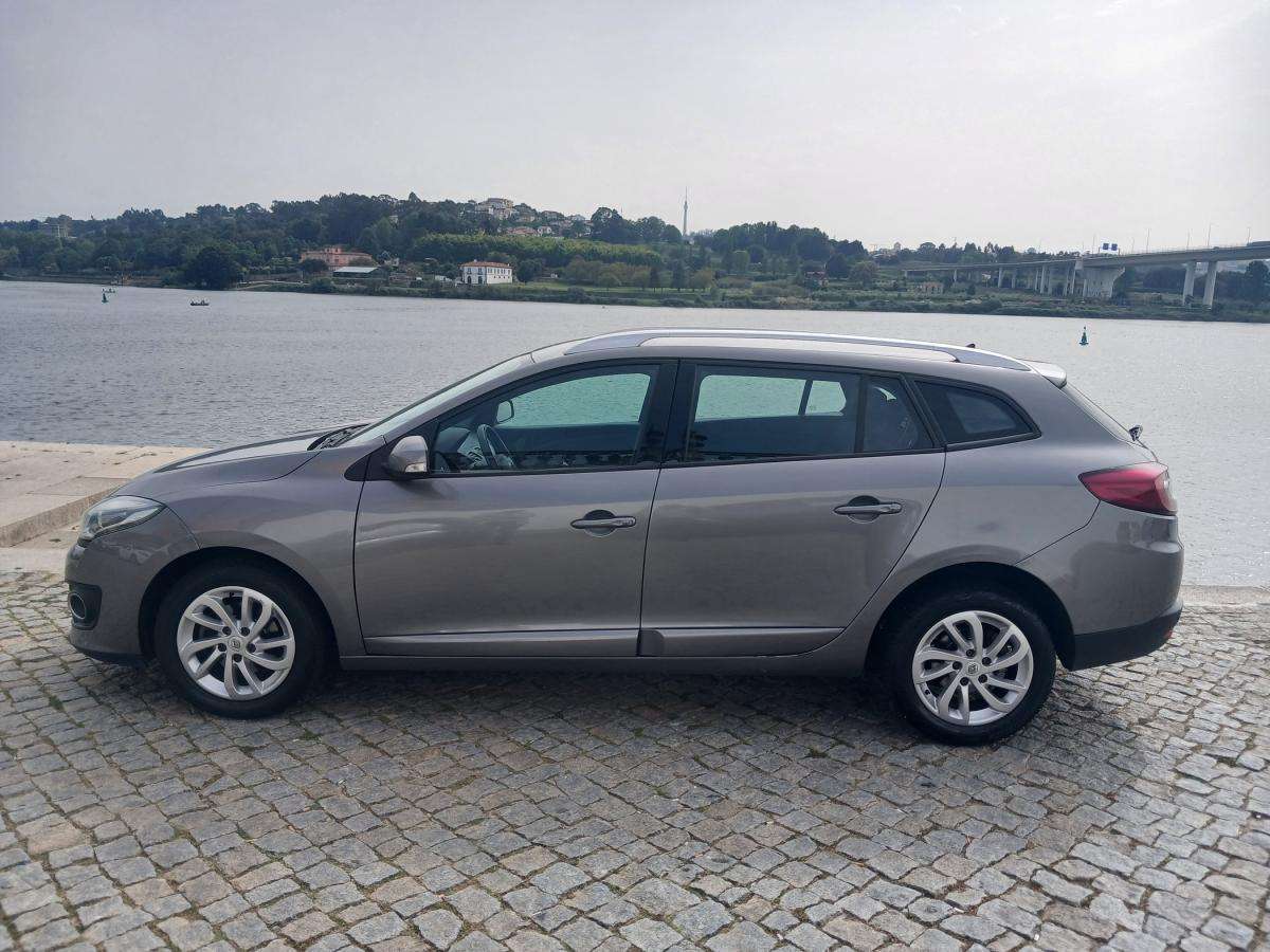 renault-megane-sport-tourer-2014-diesel-1461cc
