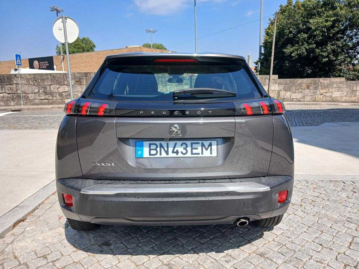 peugeot-2008-2021-diesel-1499cc