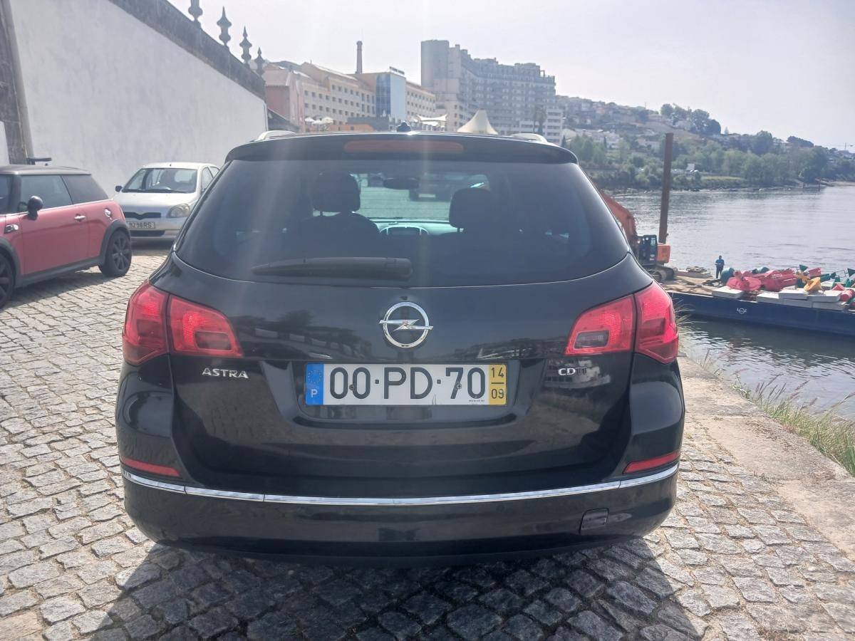 opel-astra-sport-tourer-2014-diesel-1598cc
