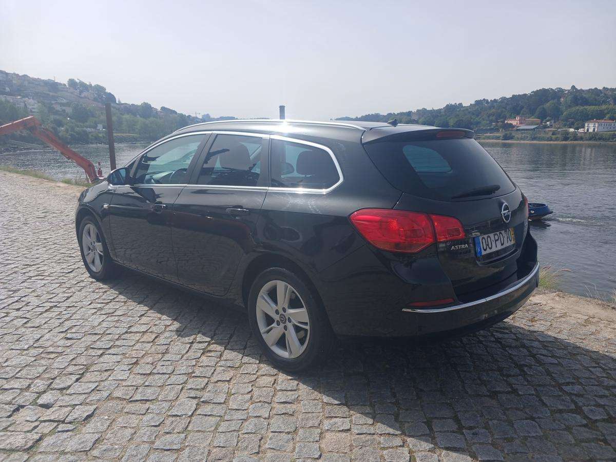 opel-astra-sport-tourer-2014-diesel-1598cc