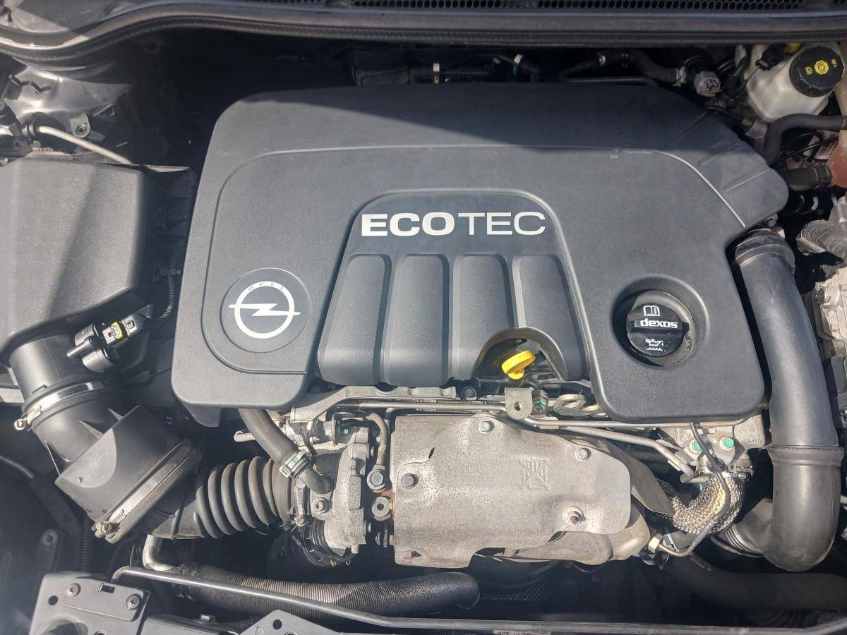 opel-astra-sport-tourer-2014-diesel-1598cc