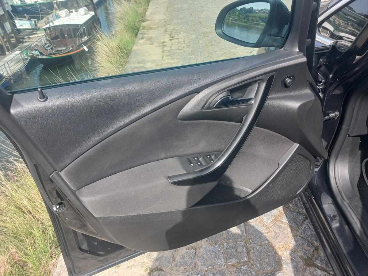 opel-astra-sport-tourer-2014-diesel-1598cc